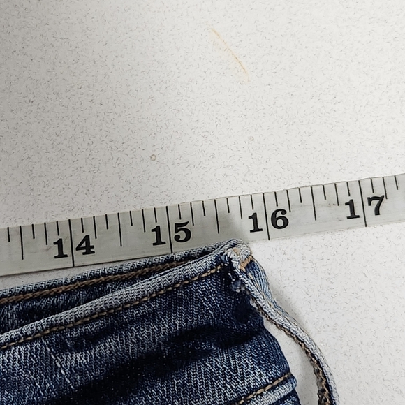 American Eagle Tomgirl distressed denim shorts 8 - Picture 15 of 16